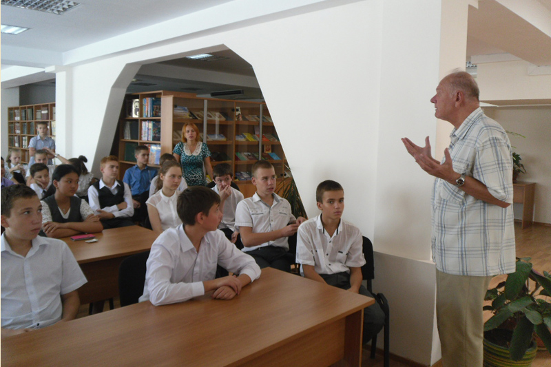 Исторический экскурс о международном конфликте начала 50-х годов XIX столетия провел кандидат исторических наук Владислав Пащеня.