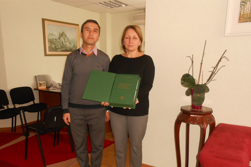 Вручение дара директору С. Н. Немирович