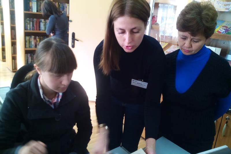 Обучает ведущий библиотекарь Дюбина И.