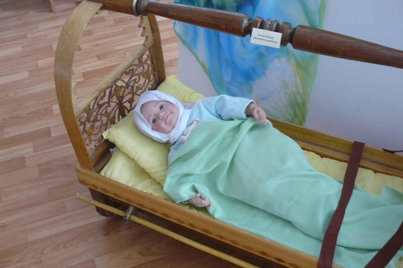 «Алтын бешик» – «Золотая колыбель». Резное дерево