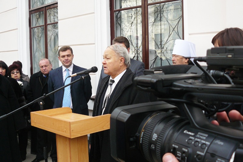 Сын Веры Сергеевны Вадим Роик на открытии музея имени Веры Роик. 2012