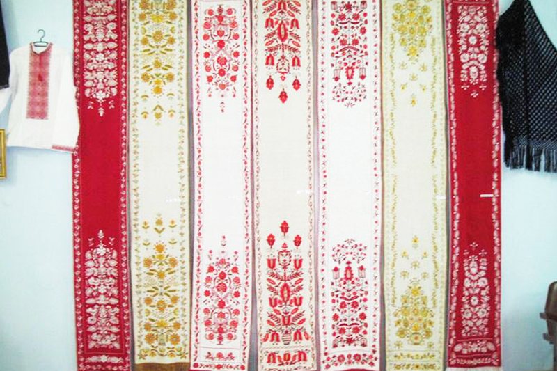 300 техник вышивки