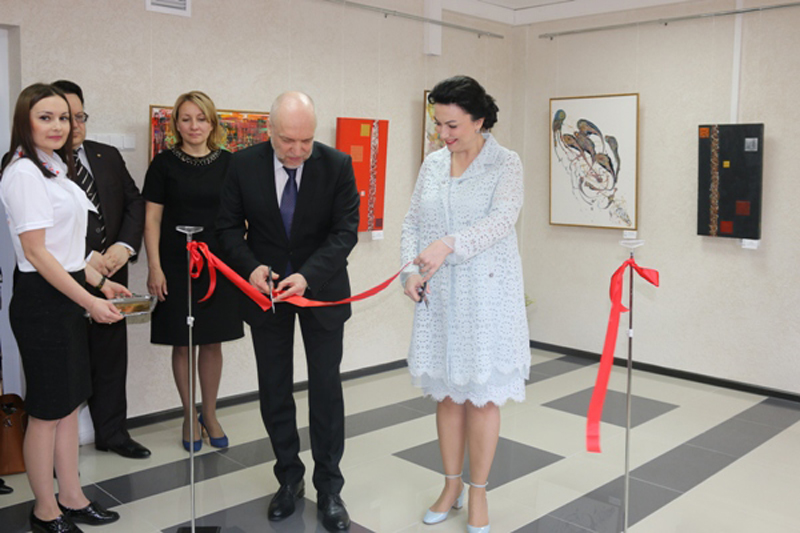 1. Перерезание ленты Ариной Новосельской и Александром Вершининым