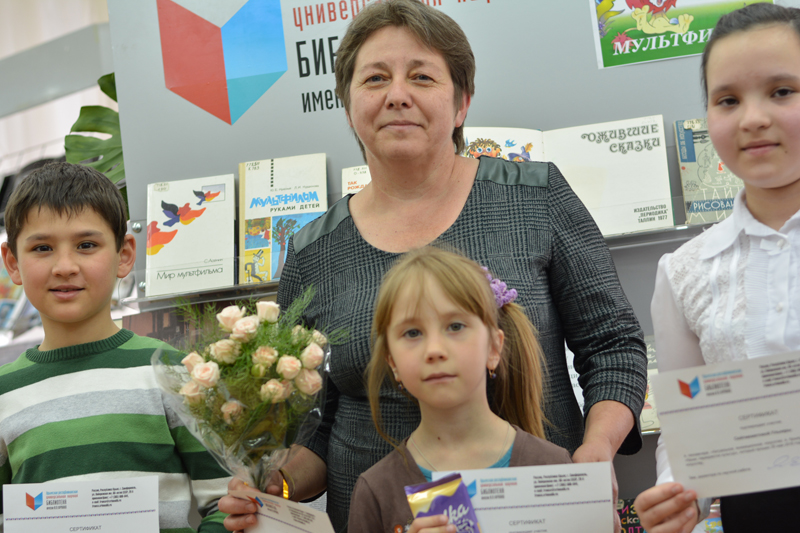 Зарема Хайрединова с учениками. Детская анимационная студия МАНюня при Малой академии наук «Искатель»