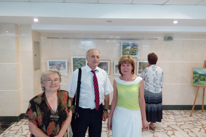 Слева направо: архитекторы Нельфие Аблаева и Валерий Савлаев, директор «Дома архитектора» Союза архитекторов Республики Крым Надежда Проценко