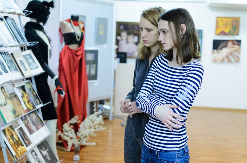 Книжная выставка в отделе документов по искусству