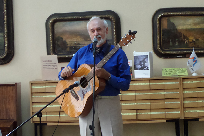 Заслуженный артист АР Крым, лауреат Государственной премии АР Крым в области литературы, член Союза писателей России, поэт, композитор, певец, актер Константин Фролов