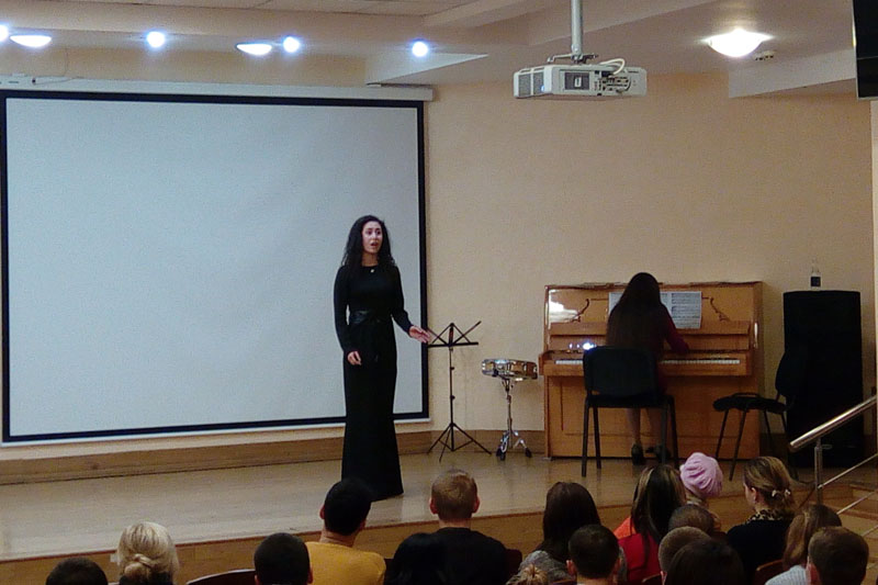 Мерьем Селимова (класс преподавателя Л. Челбашевой, партия фортепиано – Анна Павленко)