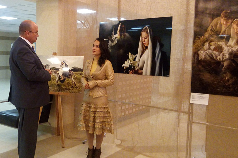 Беседа Главы администрации г. Симферополя РК Бахарева Геннадия Сергеевича с автором Александрой Благининой