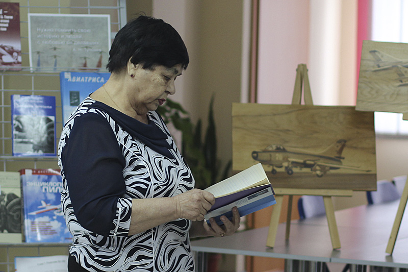 Супруга прославленного летчика Людмила Грузевич презентует книгу мемуаров Бронислава Ивановича Грузевича «Такая у нас работа – учить самолеты летать…»