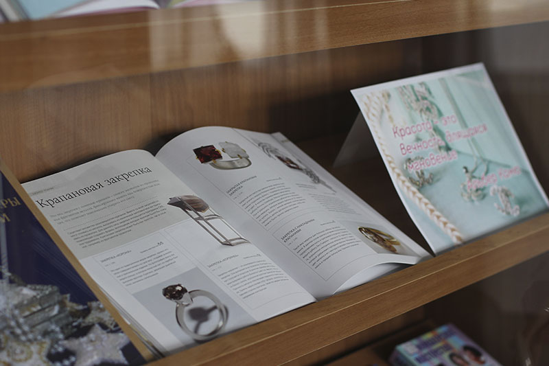 Книжная выставка «О красоте, моде и хорошем вкусе»