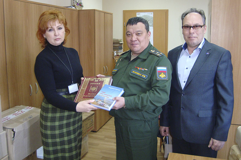 29 марта 2017 года в Крымской республиканской универсальной научной библиотеке им. И. Я. Франко прошла акция дарения литературы Евпаторийскому центру дальней космической связи. В мероприятии приняли участие директор КРУНБ им. И. Я Франко Елена Ясинова, командир части, полковник Роман Винокуров, заместитель командира по работе с личным составом, полковник Марат Каримжанов, библиотечные специалисты. Более 500 книг различной тематики были отправлены в отдельный командно-измерительный комплекс Воздушно-Космических сил Министерства обороны РФ, п. Витино. Уверены, что эта акция послужит хорошим стартом для развития партнерских и дружеских отношений между нашей библиотекой и Евпаторийским центром дальней космической связи.