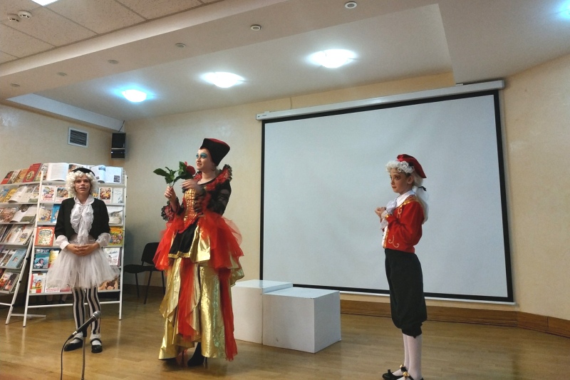 «Возвращение Алисы» по мотивам сказки Льюиса Кэрролла «Алиса в стране чудес» в исполнении участников детского эстрадного театра-студии «Тирлям» (руководитель – Виктория Иванова)