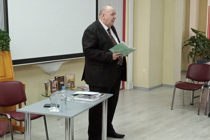 Председатель Союза писателей Крыма Вячеслав Килеса