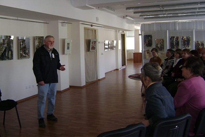 Виктор Платонов на открытие персональной выставки