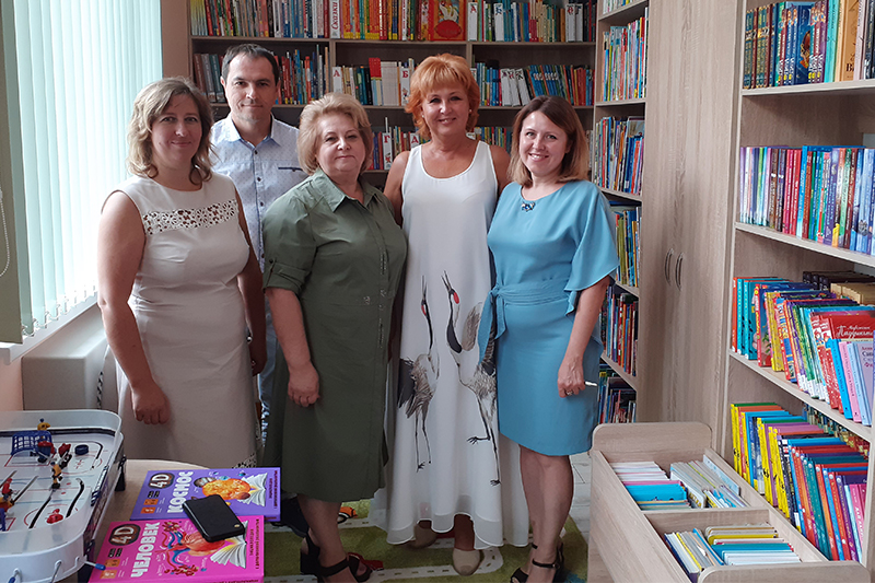 Директор библиотеки и сотрудники Проектного офиса по созданию модельных библиотек в Республике Крым.