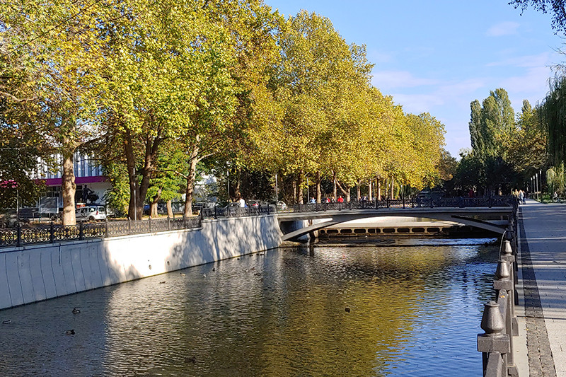 Фрагмент виртуальной фотовыставки «Очарование крымской осени» члена Крымского французского общества Евгения Менчика