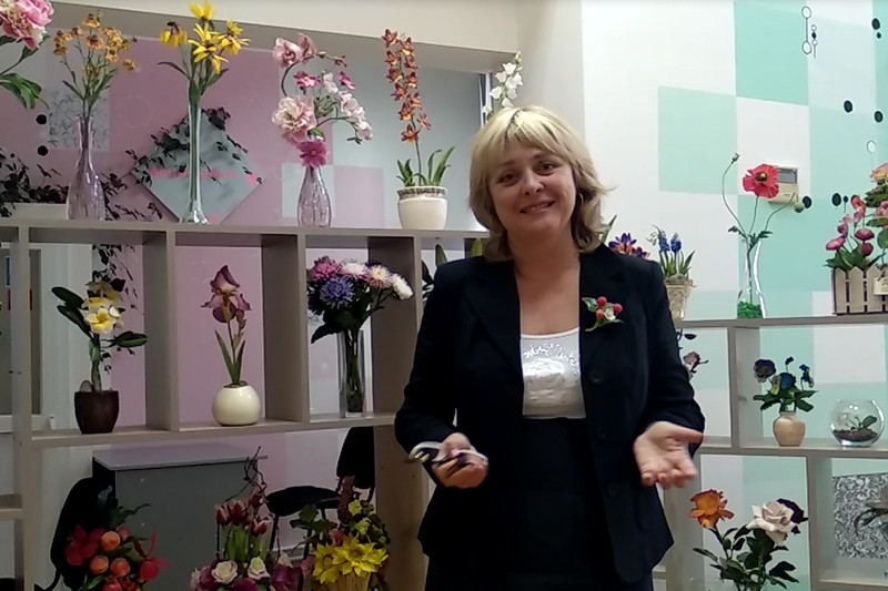 Дипломированный специалист керамической флористики Елена Коренева