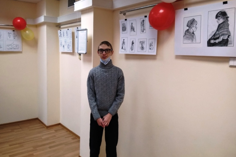 Егор Алишивец – автор выставки «Ни дня без рисунка…»