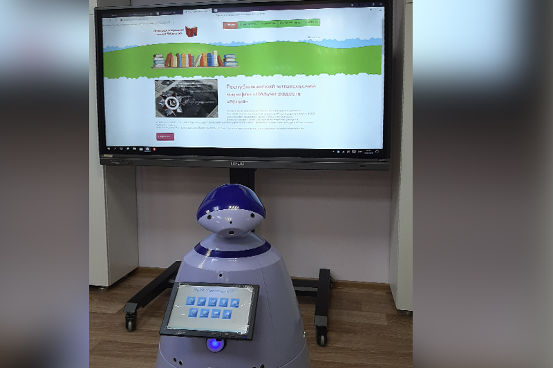 Первый в Крыму робот-библиотекарь по имени Таврик.