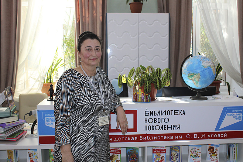 Заведующая Районной детской библиотекой им. С. В. Ягуповой Черноморской ЦБС.