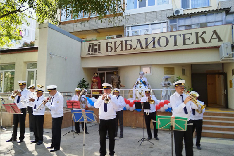 Торжественное открытие модельной библиотеки на базе Библиотеки семейного чтения Евпаторийской ЦБС
