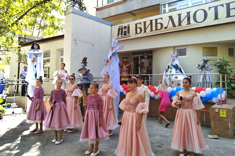 Торжественное открытие модельной библиотеки на базе Библиотеки семейного чтения Евпаторийской ЦБС