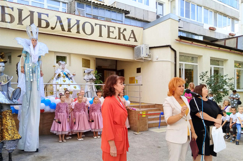 Торжественное открытие модельной библиотеки на базе Библиотеки семейного чтения Евпаторийской ЦБС